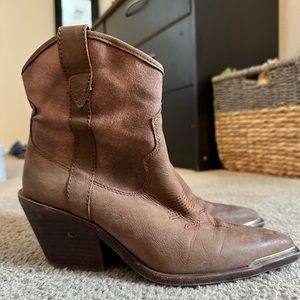 Dolce Vita Nashe Booties
